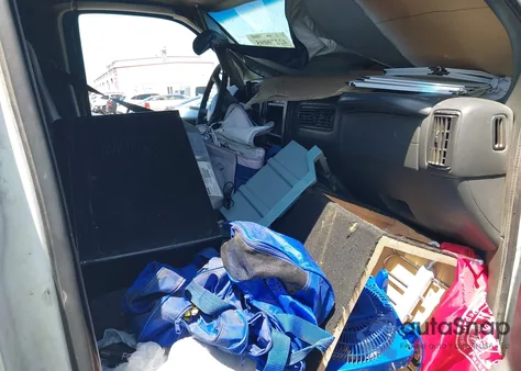 2002 Chevrolet Express из США, поврежденный, VIN 1GCHG35R221227923